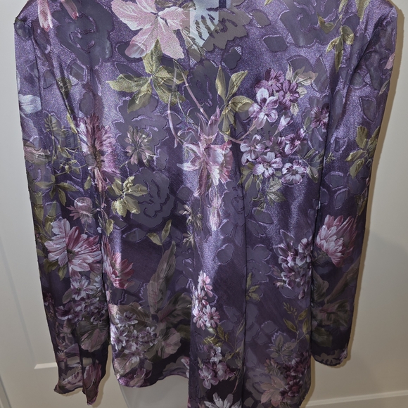 Elegant Purple Floral Women's Blouse - Picture 3 of 7
